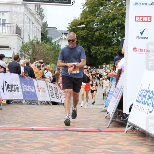 31.08.2025 - 21. Blankeneser Heldenlauf Strokosch-Dieckow http://msf.ph/oto/8699870 31.08.2025 12:41:24 Ziel 5810, 5829 meine-sportfotos.de