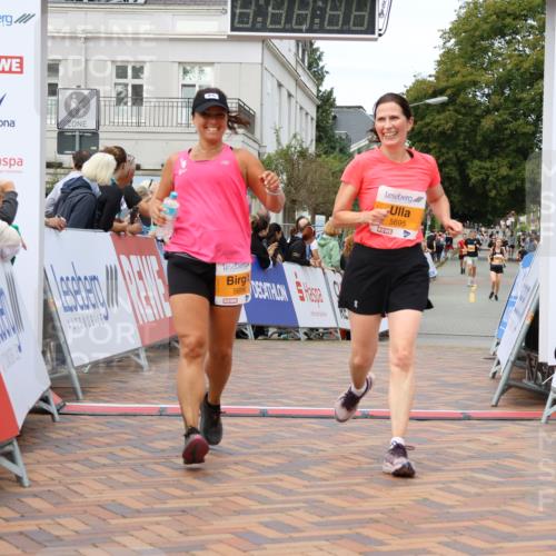 31.08.2025 - 21. Blankeneser Heldenlauf Strokosch-Dieckow http://msf.ph/oto/8699875 31.08.2025 12:54:38 Ziel 5696, 5695 meine-sportfotos.de
