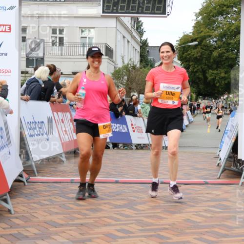 31.08.2025 - 21. Blankeneser Heldenlauf Strokosch-Dieckow http://msf.ph/oto/8699880 31.08.2025 12:54:38 Ziel 5696, 5695 meine-sportfotos.de