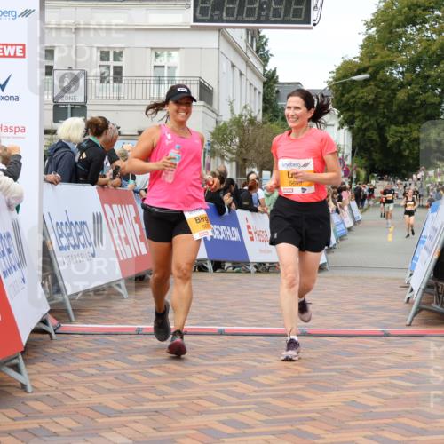 31.08.2025 - 21. Blankeneser Heldenlauf Strokosch-Dieckow http://msf.ph/oto/8699886 31.08.2025 12:54:38 Ziel 5696, 5695 meine-sportfotos.de