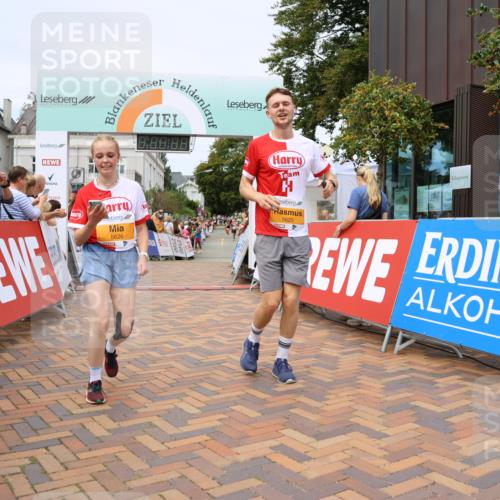 31.08.2025 - 21. Blankeneser Heldenlauf Strokosch-Dieckow http://msf.ph/oto/8699888 31.08.2025 12:41:11 Ziel 5678, 5626, 5625 meine-sportfotos.de