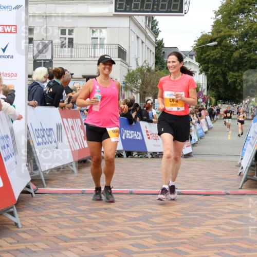 31.08.2025 - 21. Blankeneser Heldenlauf Strokosch-Dieckow http://msf.ph/oto/8699891 31.08.2025 12:54:38 Ziel 5696, 5695 meine-sportfotos.de