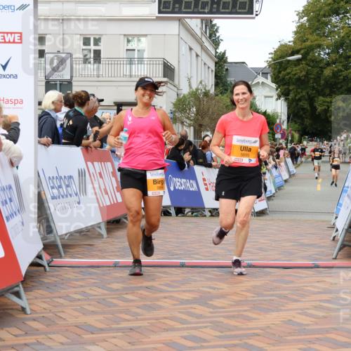 31.08.2025 - 21. Blankeneser Heldenlauf Strokosch-Dieckow http://msf.ph/oto/8699895 31.08.2025 12:54:38 Ziel 5696, 5695 meine-sportfotos.de