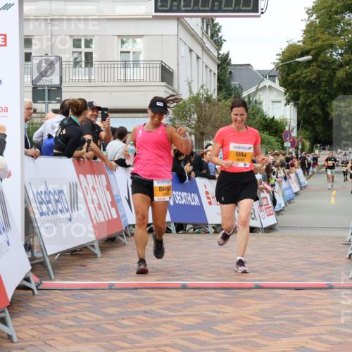 31.08.2025 - 21. Blankeneser Heldenlauf Strokosch-Dieckow http://msf.ph/oto/8699900 31.08.2025 12:54:37 Ziel 5696, 5695 meine-sportfotos.de