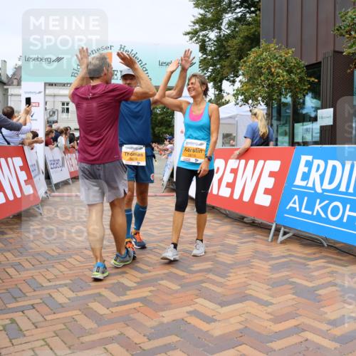 31.08.2025 - 21. Blankeneser Heldenlauf Strokosch-Dieckow http://msf.ph/oto/8699904 31.08.2025 12:41:06 Ziel 5616, 5677, 5678, 5626, 5625, 4028 meine-sportfotos.de