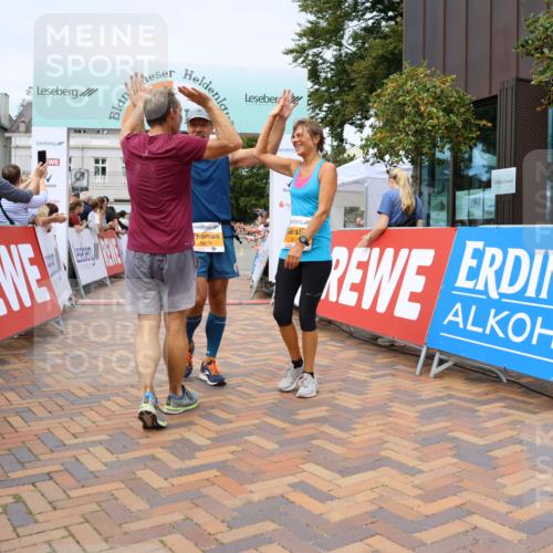 31.08.2025 - 21. Blankeneser Heldenlauf Strokosch-Dieckow http://msf.ph/oto/8699910 31.08.2025 12:41:06 Ziel 5616, 5677, 5678, 5626, 5625, 4028 meine-sportfotos.de