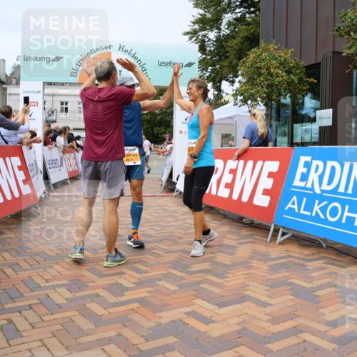 31.08.2025 - 21. Blankeneser Heldenlauf Strokosch-Dieckow http://msf.ph/oto/8699915 31.08.2025 12:41:06 Ziel 5616, 5677, 5678, 5626, 5625, 4028 meine-sportfotos.de