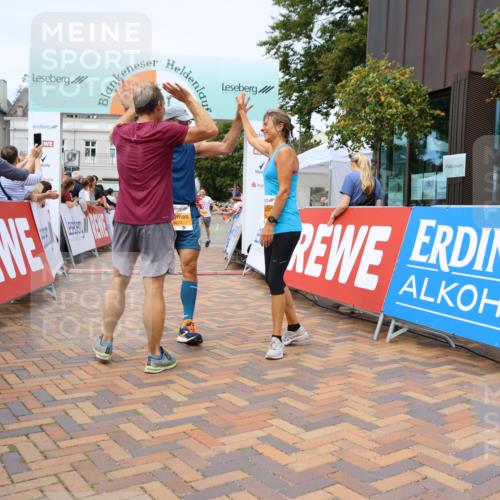 31.08.2025 - 21. Blankeneser Heldenlauf Strokosch-Dieckow http://msf.ph/oto/8699917 31.08.2025 12:41:05 Ziel 5616, 5677, 5678, 5626, 5625, 4028 meine-sportfotos.de