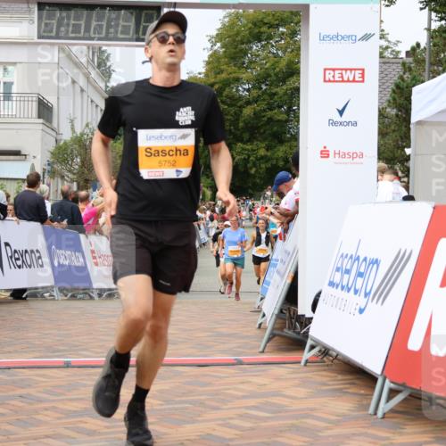 31.08.2025 - 21. Blankeneser Heldenlauf Strokosch-Dieckow http://msf.ph/oto/8700017 31.08.2025 12:40:50 Ziel 5408, 5752 meine-sportfotos.de