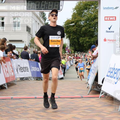 31.08.2025 - 21. Blankeneser Heldenlauf Strokosch-Dieckow http://msf.ph/oto/8700026 31.08.2025 12:40:49 Ziel 5636, 5289, 5752 meine-sportfotos.de