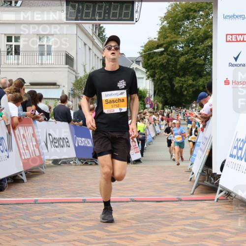 31.08.2025 - 21. Blankeneser Heldenlauf Strokosch-Dieckow http://msf.ph/oto/8700030 31.08.2025 12:40:49 Ziel 5636, 5289, 5752 meine-sportfotos.de