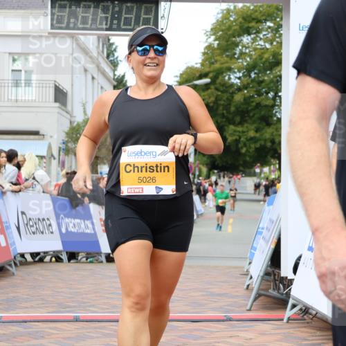 31.08.2025 - 21. Blankeneser Heldenlauf Strokosch-Dieckow http://msf.ph/oto/8700031 31.08.2025 12:53:33 Ziel 5025, 5026, 4014 meine-sportfotos.de