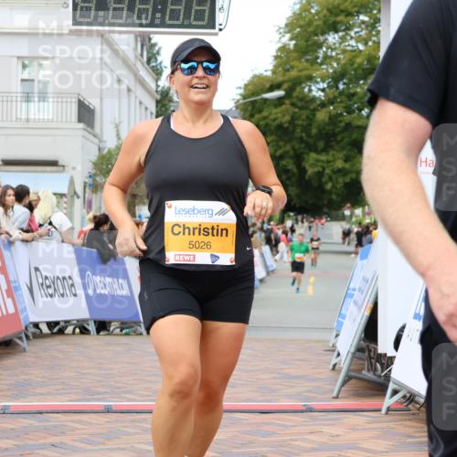 31.08.2025 - 21. Blankeneser Heldenlauf Strokosch-Dieckow http://msf.ph/oto/8700033 31.08.2025 12:53:33 Ziel 5025, 5026, 4014 meine-sportfotos.de