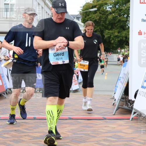 31.08.2025 - 21. Blankeneser Heldenlauf Strokosch-Dieckow http://msf.ph/oto/8700040 31.08.2025 12:53:30 Ziel 5025, 5026, 5557, 4014 meine-sportfotos.de