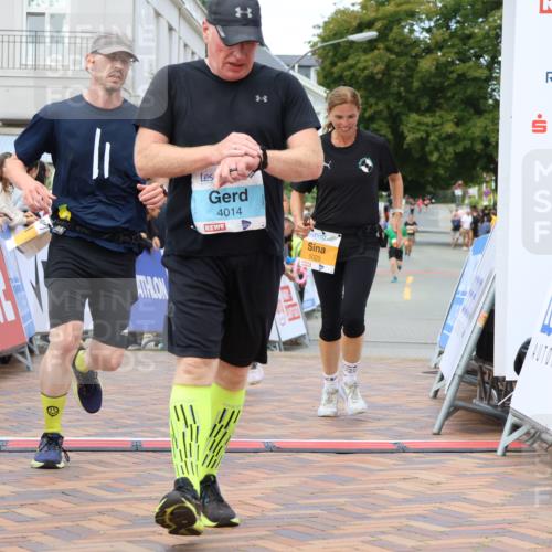 31.08.2025 - 21. Blankeneser Heldenlauf Strokosch-Dieckow http://msf.ph/oto/8700042 31.08.2025 12:53:30 Ziel 5025, 5026, 5557, 4014 meine-sportfotos.de
