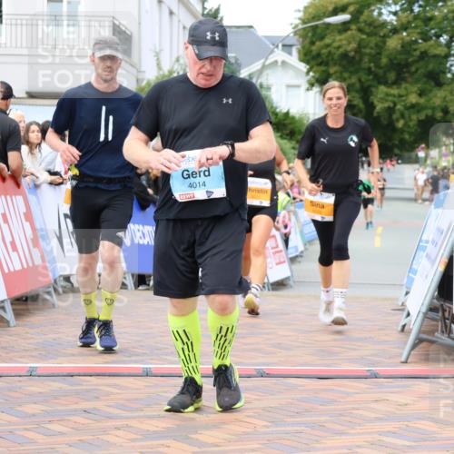 31.08.2025 - 21. Blankeneser Heldenlauf Strokosch-Dieckow http://msf.ph/oto/8700046 31.08.2025 12:53:29 Ziel 5025, 5026, 5557, 4014 meine-sportfotos.de