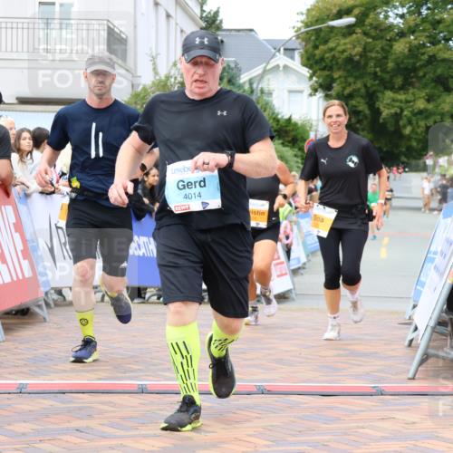 31.08.2025 - 21. Blankeneser Heldenlauf Strokosch-Dieckow http://msf.ph/oto/8700050 31.08.2025 12:53:29 Ziel 5025, 5026, 5557, 4014 meine-sportfotos.de