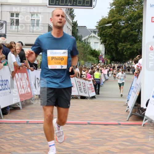 31.08.2025 - 21. Blankeneser Heldenlauf Strokosch-Dieckow http://msf.ph/oto/8700076 31.08.2025 12:40:27 Ziel 5096, 5449, 5351, 5645 meine-sportfotos.de
