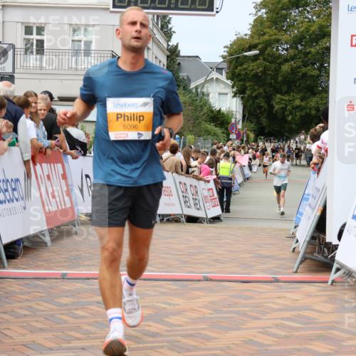 31.08.2025 - 21. Blankeneser Heldenlauf Strokosch-Dieckow http://msf.ph/oto/8700077 31.08.2025 12:40:27 Ziel 5096, 5449, 5351, 5645 meine-sportfotos.de