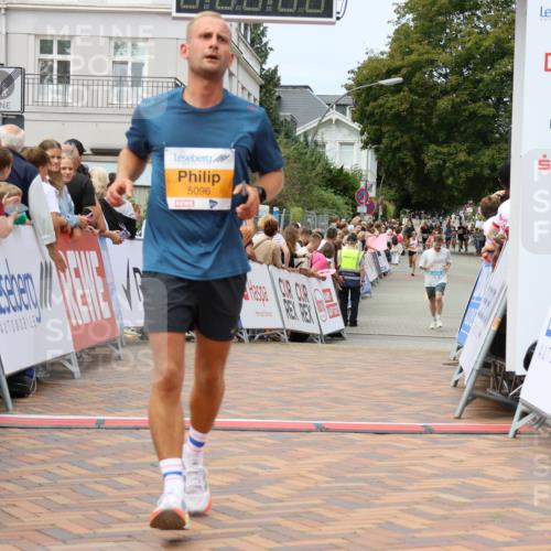 31.08.2025 - 21. Blankeneser Heldenlauf Strokosch-Dieckow http://msf.ph/oto/8700080 31.08.2025 12:40:27 Ziel 5096, 5449, 5351, 5645 meine-sportfotos.de