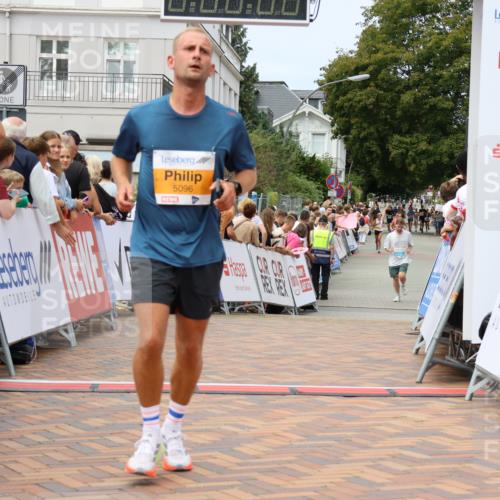 31.08.2025 - 21. Blankeneser Heldenlauf Strokosch-Dieckow http://msf.ph/oto/8700082 31.08.2025 12:40:27 Ziel 5096, 5449, 5351, 5645 meine-sportfotos.de
