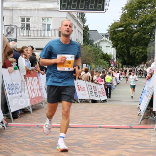 31.08.2025 - 21. Blankeneser Heldenlauf Strokosch-Dieckow http://msf.ph/oto/8700087 31.08.2025 12:40:27 Ziel 5096, 5449, 5351, 5645 meine-sportfotos.de