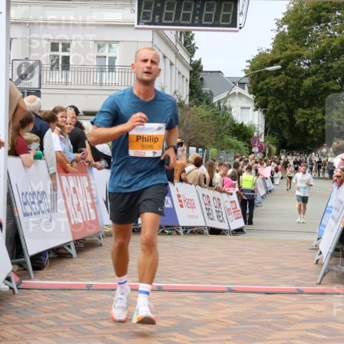 31.08.2025 - 21. Blankeneser Heldenlauf Strokosch-Dieckow http://msf.ph/oto/8700090 31.08.2025 12:40:27 Ziel 5096, 5449, 5351, 5645 meine-sportfotos.de