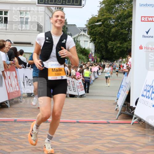 31.08.2025 - 21. Blankeneser Heldenlauf Strokosch-Dieckow http://msf.ph/oto/8700092 31.08.2025 12:40:25 Ziel 5096, 5449, 5351, 5645 meine-sportfotos.de