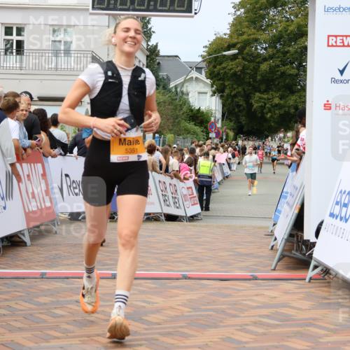31.08.2025 - 21. Blankeneser Heldenlauf Strokosch-Dieckow http://msf.ph/oto/8700097 31.08.2025 12:40:25 Ziel 5096, 5449, 5351, 5645 meine-sportfotos.de