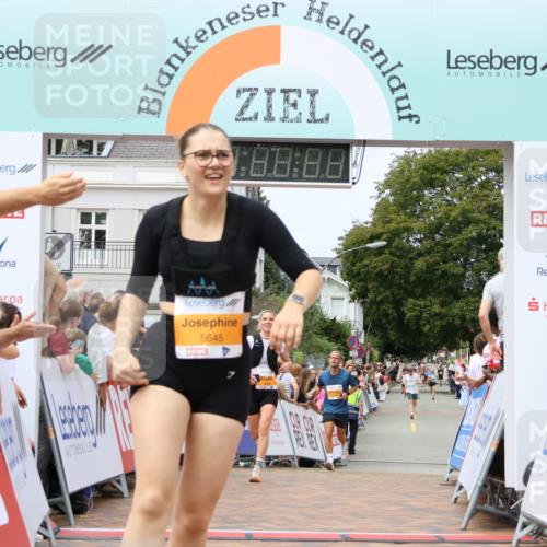 31.08.2025 - 21. Blankeneser Heldenlauf Strokosch-Dieckow http://msf.ph/oto/8700104 31.08.2025 12:40:21 Ziel 5449, 5351, 5645 meine-sportfotos.de