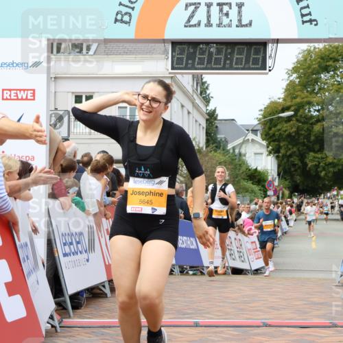 31.08.2025 - 21. Blankeneser Heldenlauf Strokosch-Dieckow http://msf.ph/oto/8700109 31.08.2025 12:40:21 Ziel 5449, 5351, 5645 meine-sportfotos.de