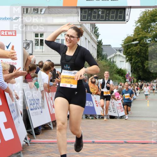 31.08.2025 - 21. Blankeneser Heldenlauf Strokosch-Dieckow http://msf.ph/oto/8700113 31.08.2025 12:40:21 Ziel 5449, 5351, 5645 meine-sportfotos.de