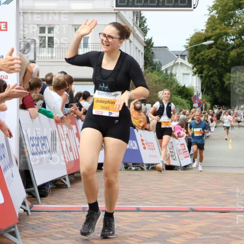 31.08.2025 - 21. Blankeneser Heldenlauf Strokosch-Dieckow http://msf.ph/oto/8700118 31.08.2025 12:40:21 Ziel 5449, 5351, 5645 meine-sportfotos.de
