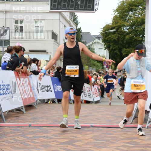 31.08.2025 - 21. Blankeneser Heldenlauf Strokosch-Dieckow http://msf.ph/oto/8700136 31.08.2025 12:52:56 Ziel 5423, 5373, 5722 meine-sportfotos.de