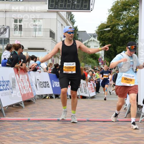 31.08.2025 - 21. Blankeneser Heldenlauf Strokosch-Dieckow http://msf.ph/oto/8700138 31.08.2025 12:52:56 Ziel 5423, 5373, 5722 meine-sportfotos.de