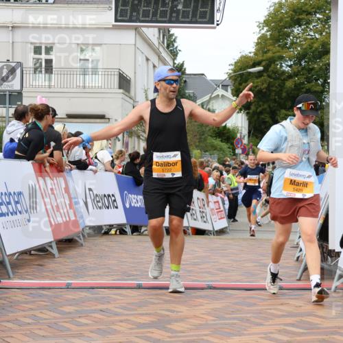 31.08.2025 - 21. Blankeneser Heldenlauf Strokosch-Dieckow http://msf.ph/oto/8700140 31.08.2025 12:52:56 Ziel 5423, 5373, 5722 meine-sportfotos.de