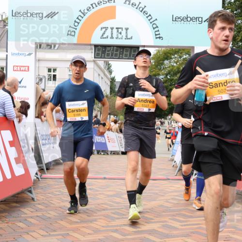 31.08.2025 - 21. Blankeneser Heldenlauf Strokosch-Dieckow http://msf.ph/oto/8700160 31.08.2025 12:40:13 Ziel 5077, 5343, 5693, 5166, 5327, 4317 meine-sportfotos.de