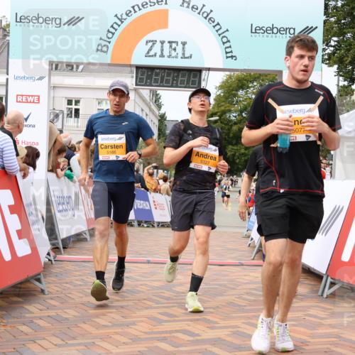 31.08.2025 - 21. Blankeneser Heldenlauf Strokosch-Dieckow http://msf.ph/oto/8700166 31.08.2025 12:40:12 Ziel 5077, 5343, 5528, 5693, 5166, 5327, 4317 meine-sportfotos.de