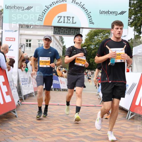 31.08.2025 - 21. Blankeneser Heldenlauf Strokosch-Dieckow http://msf.ph/oto/8700168 31.08.2025 12:40:12 Ziel 5077, 5343, 5528, 5693, 5166, 5327, 4317 meine-sportfotos.de