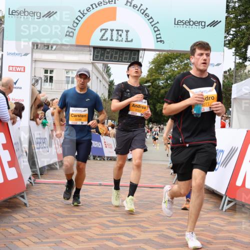 31.08.2025 - 21. Blankeneser Heldenlauf Strokosch-Dieckow http://msf.ph/oto/8700170 31.08.2025 12:40:12 Ziel 5077, 5343, 5528, 5693, 5166, 5327, 4317 meine-sportfotos.de