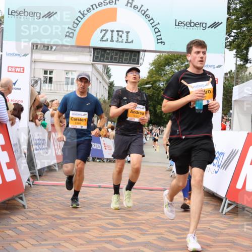 31.08.2025 - 21. Blankeneser Heldenlauf Strokosch-Dieckow http://msf.ph/oto/8700172 31.08.2025 12:40:12 Ziel 5077, 5343, 5528, 5693, 5166, 5327, 4317 meine-sportfotos.de