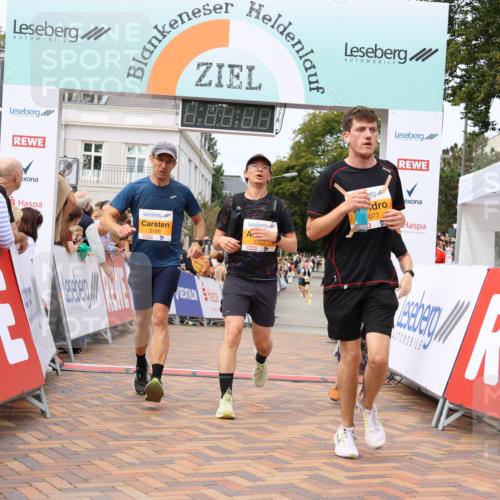 31.08.2025 - 21. Blankeneser Heldenlauf Strokosch-Dieckow http://msf.ph/oto/8700177 31.08.2025 12:40:12 Ziel 5077, 5343, 5528, 5693, 5166, 5327, 4317 meine-sportfotos.de