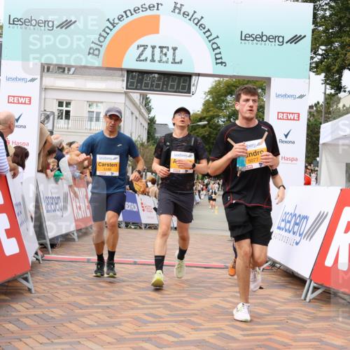 31.08.2025 - 21. Blankeneser Heldenlauf Strokosch-Dieckow http://msf.ph/oto/8700178 31.08.2025 12:40:12 Ziel 5077, 5343, 5528, 5693, 5166, 5327, 4317 meine-sportfotos.de