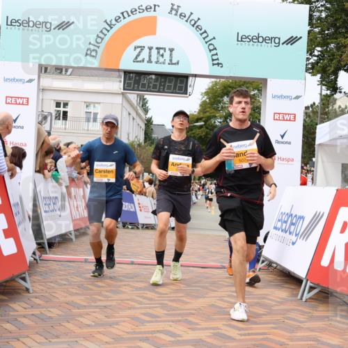 31.08.2025 - 21. Blankeneser Heldenlauf Strokosch-Dieckow http://msf.ph/oto/8700180 31.08.2025 12:40:12 Ziel 5077, 5343, 5528, 5693, 5166, 5327, 4317 meine-sportfotos.de
