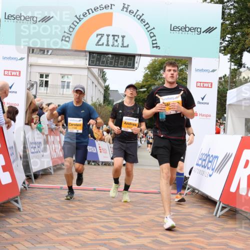 31.08.2025 - 21. Blankeneser Heldenlauf Strokosch-Dieckow http://msf.ph/oto/8700182 31.08.2025 12:40:12 Ziel 5077, 5343, 5528, 5693, 5166, 5327, 4317 meine-sportfotos.de