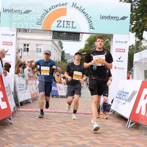 31.08.2025 - 21. Blankeneser Heldenlauf Strokosch-Dieckow http://msf.ph/oto/8700183 31.08.2025 12:40:12 Ziel 5077, 5343, 5528, 5693, 5166, 5327, 4317 meine-sportfotos.de