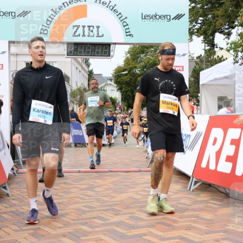 31.08.2025 - 21. Blankeneser Heldenlauf Strokosch-Dieckow http://msf.ph/oto/8700187 31.08.2025 12:40:07 Ziel 5756, 5077, 5343, 5528, 5166, 5327, 4378, 4317 meine-sportfotos.de