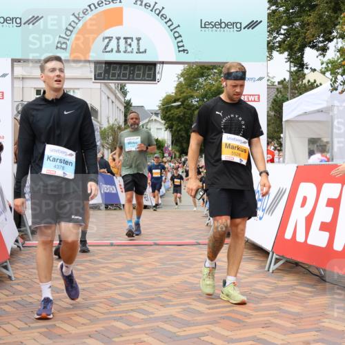 31.08.2025 - 21. Blankeneser Heldenlauf Strokosch-Dieckow http://msf.ph/oto/8700188 31.08.2025 12:40:07 Ziel 5756, 5077, 5343, 5528, 5166, 5327, 4378, 4317 meine-sportfotos.de