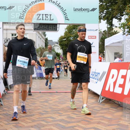 31.08.2025 - 21. Blankeneser Heldenlauf Strokosch-Dieckow http://msf.ph/oto/8700194 31.08.2025 12:40:06 Ziel 5756, 5343, 5528, 4378, 4317 meine-sportfotos.de