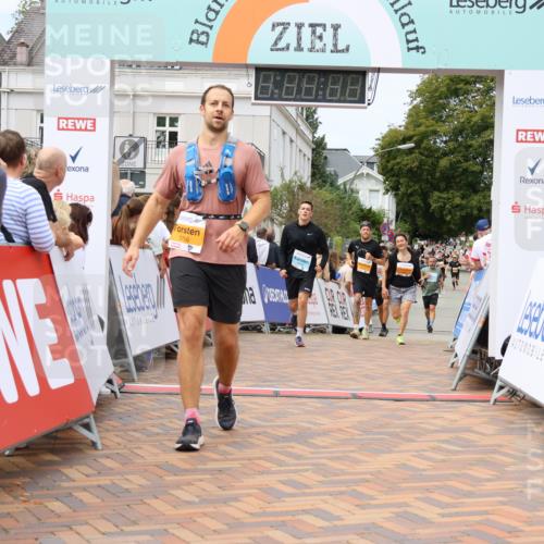 31.08.2025 - 21. Blankeneser Heldenlauf Strokosch-Dieckow http://msf.ph/oto/8700207 31.08.2025 12:40:00 Ziel 5838, 5756, 5538, 5528, 4378 meine-sportfotos.de